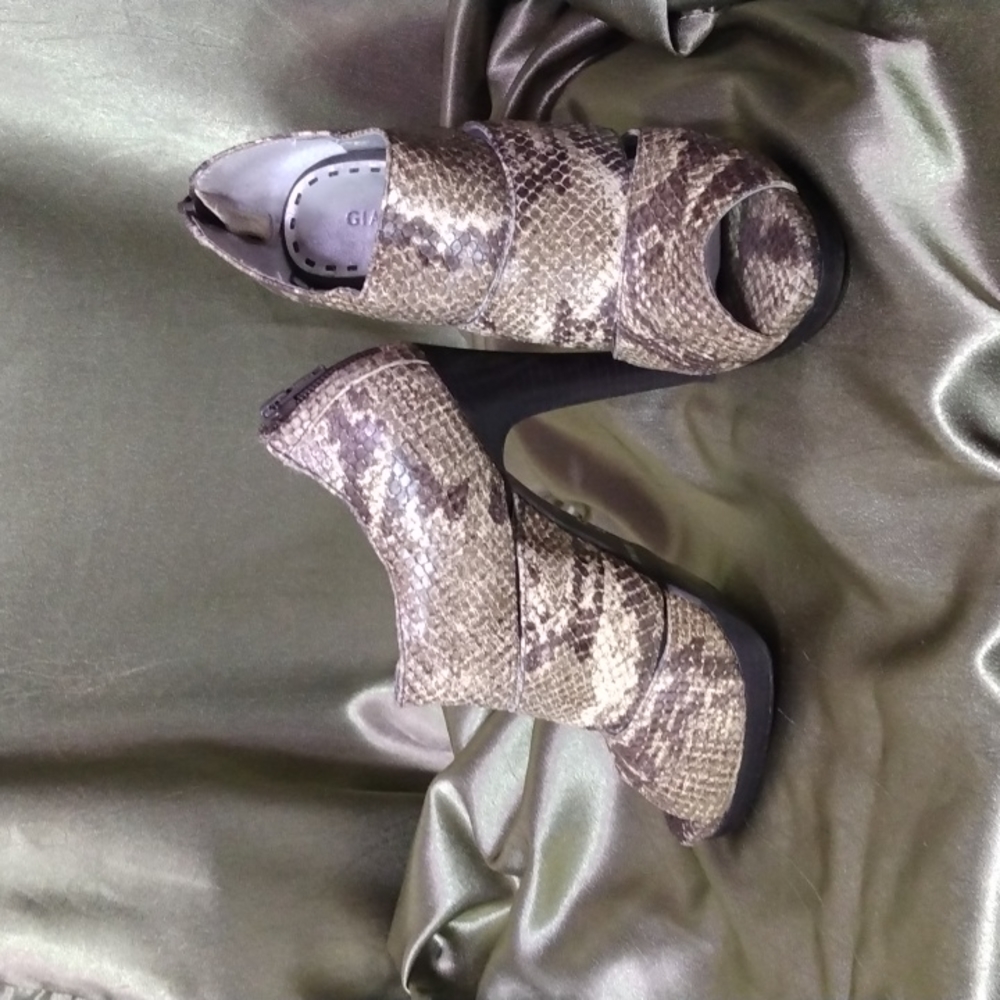 Gianni Bini as 6.5